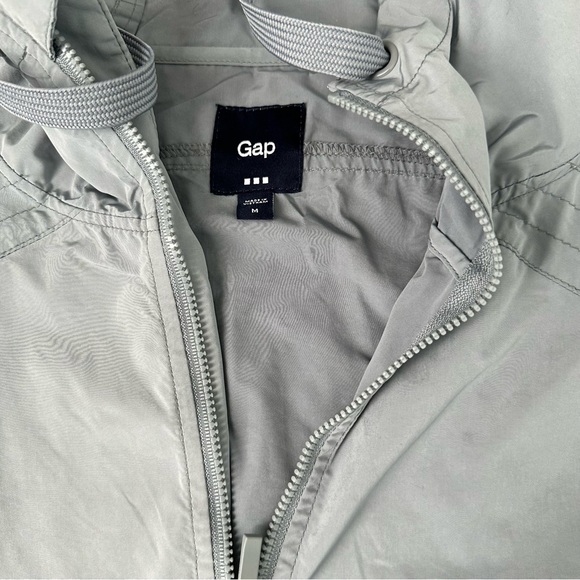Gap (Medium) Lightweight Pale Baby Blue Wind/Rain Jacket - Picture 7 of 7
